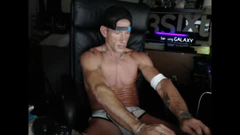 Snapshot of nakedoutsdeurwndw chatting on July 5, 6:20 am nakedoutsdeurwndw online show from July 5, 6:20 am