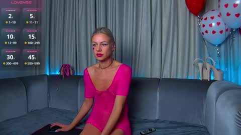 Snapshot of nally_ferrari chatting on February 14, 5:19 am Nally online show from February 14, 5:19 am