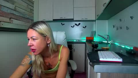 Snapshot of nally_ferrari chatting on December 2, 1:11 am Nally online show from December 2, 1:11 am