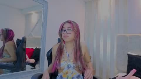 nami_sweet_ online show from October 10, 10:47 am