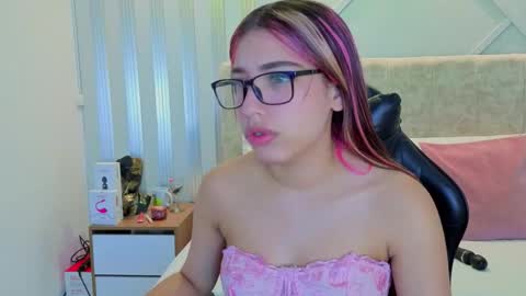 nami_sweet_ online show from October 20, 2:39 pm