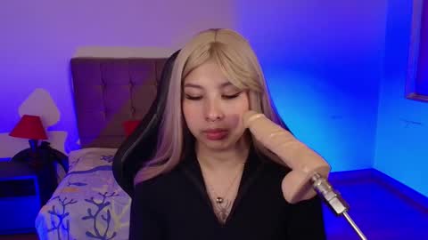 namiko_park_ online show from March 13, 9:43 pm