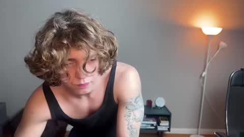 Snapshot of namiraaxel chatting on March 7, 8:33 pm Georges online show from March 7, 8:33 pm