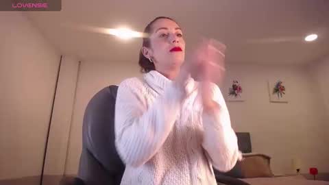 Snapshot of namisunny chatting on January 18, 8:41 am nami online show from January 18, 8:41 am