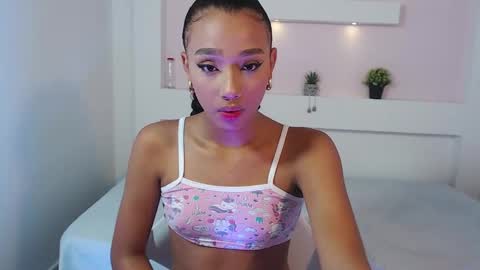 Namoi Smith online show from December 24, 3:38 am