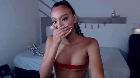 Namoi Smith online show from December 29, 3:33 am