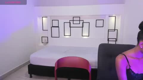 Namoi Smith online show from January 3, 4:00 am