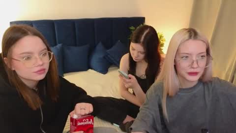 Maeve online show from February 18, 2:38 pm