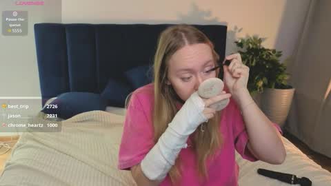 Maeve online show from November 8, 2:45 am