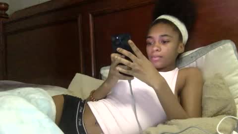 nanaonn online show from November 26, 3:46 pm