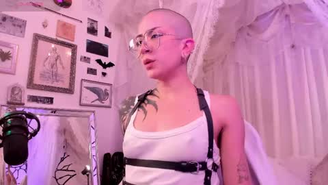 Snapshot of nanaxnana chatting on May 15, 7:04 am Alma Maria online show from May 15, 7:04 am