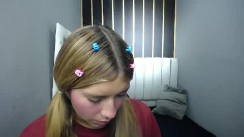 Snapshot of nancy_blonde chatting on April 28, 12:43 pm nancy blonde online show from April 28, 12:43 pm