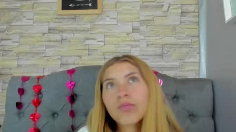 Snapshot of nancy_blonde chatting on May 7, 3:34 am nancy blonde online show from May 7, 3:34 am