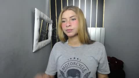 Snapshot of nancy_blonde chatting on May 30, 12:46 pm nancy blonde online show from May 30, 12:46 pm