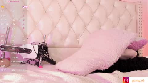 Snapshot of nanit_l chatting on February 25, 2:36 am anna online show from February 25, 2:36 am