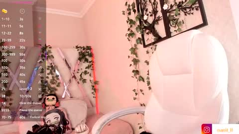 Snapshot of nanit_l chatting on October 18, 7:47 pm anna online show from October 18, 7:47 pm