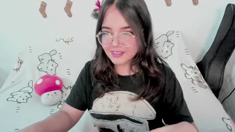 Snapshot of naoko_uwu chatting on January 2, 3:29 pm Naoko online show from January 2, 3:29 pm