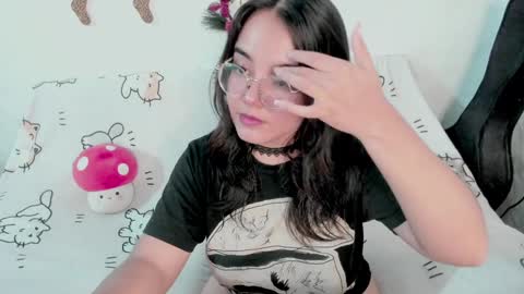 Snapshot of naoko_uwu chatting on January 3, 1:48 am Naoko online show from January 3, 1:48 am