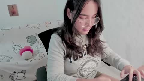 Snapshot of naoko_uwu chatting on February 14, 12:09 am Naoko online show from February 14, 12:09 am