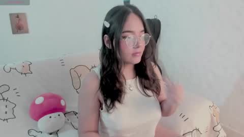 Snapshot of naoko_uwu chatting on February 21, 2:06 pm Naoko online show from February 21, 2:06 pm