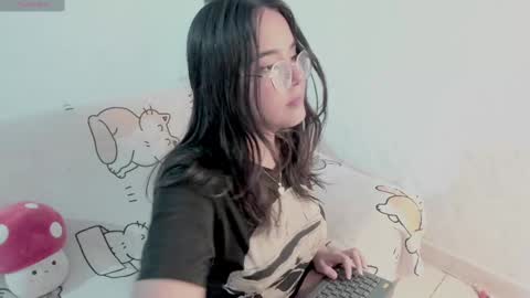 Snapshot of naoko_uwu chatting on February 25, 12:47 am Naoko online show from February 25, 12:47 am