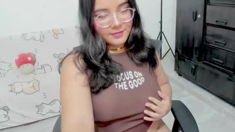 Snapshot of naoko_uwu chatting on November 23, 12:10 am Naoko online show from November 23, 12:10 am