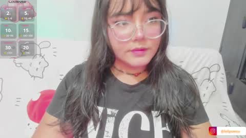 Snapshot of naoko_uwu chatting on April 11, 1:21 am Naoko online show from April 11, 1:21 am