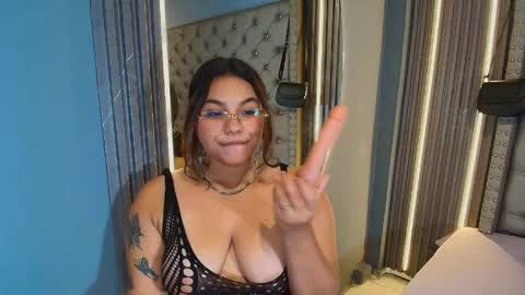 NAOMI online show from April 22, 6:31 pm