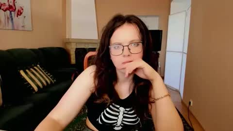 Snapshot of naomi_di chatting on June 9, 6:25 am naomi_di online show from June 9, 6:25 am