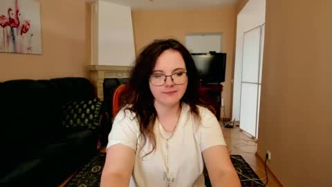 Snapshot of naomi_di chatting on June 15, 1:24 pm naomi_di online show from June 15, 1:24 pm