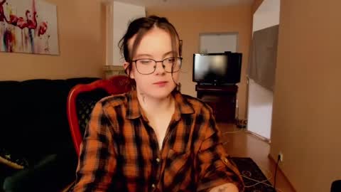 Snapshot of naomi_di chatting on July 10, 8:50 am naomi_di online show from July 10, 8:50 am