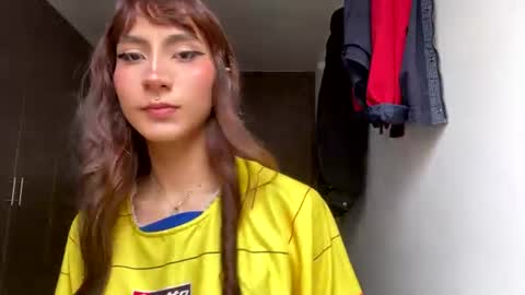 Snapshot of naomi_gyal chatting on July 4, 5:30 pm Naomi online show from July 4, 5:30 pm
