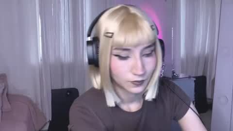Snapshot of naomi_gyal chatting on July 9, 1:37 pm Naomi online show from July 9, 1:37 pm