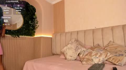 Naomi online show from May 20, 12:33 pm