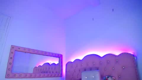 Snapshot of naomi_shayk chatting on May 14, 7:31 pm naomi_shayk online show from May 14, 7:31 pm