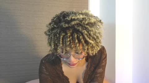 Snapshot of naomidawsonn chatting on November 25, 10:54 pm naomidawson online show from November 25, 10:54 pm