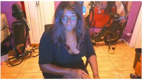 Snapshot of naomifux chatting on June 18, 10:47 pm Naomi online show from June 18, 10:47 pm