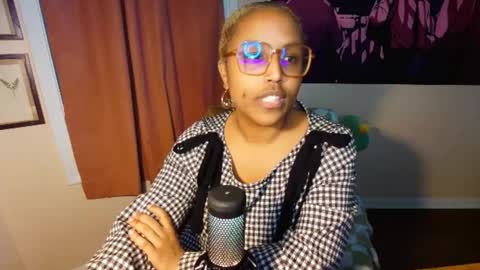 Naomigiirl6 online show from February 6, 1:43 pm