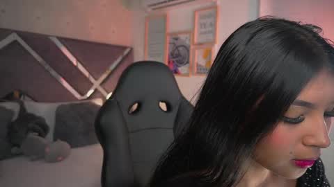 Naomi-Gray  online show from June 4, 7:09 pm