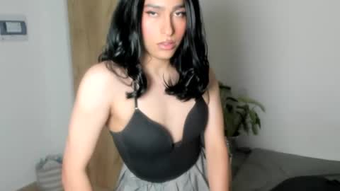 Snapshot of naomimoore chatting on August 2, 11:47 pm Naomi Moore online show from August 2, 11:47 pm