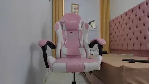 naomis_35 online show from September 22, 8:22 pm