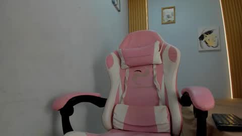 naomis_35 online show from September 29, 7:51 pm