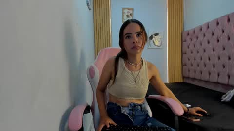 naomis_35 online show from October 9, 8:18 pm