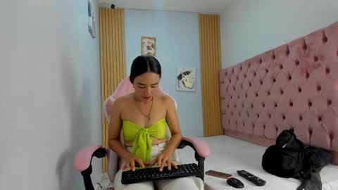 naomis_35 online show from October 12, 5:01 pm