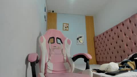 naomis_35 online show from October 20, 8:31 pm