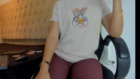 naomis_35 online show from February 10, 8:13 pm