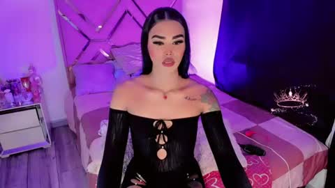 naomisaenz01 online show from July 17, 7:52 pm