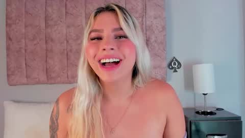 Laura  online show from November 25, 4:40 pm