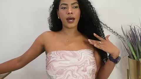 Naomi     online show from July 13, 4:04 am