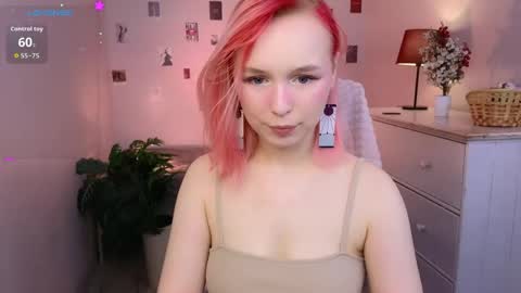 Snapshot of naomiyoru chatting on May 5, 8:50 pm Naomi online show from May 5, 8:50 pm